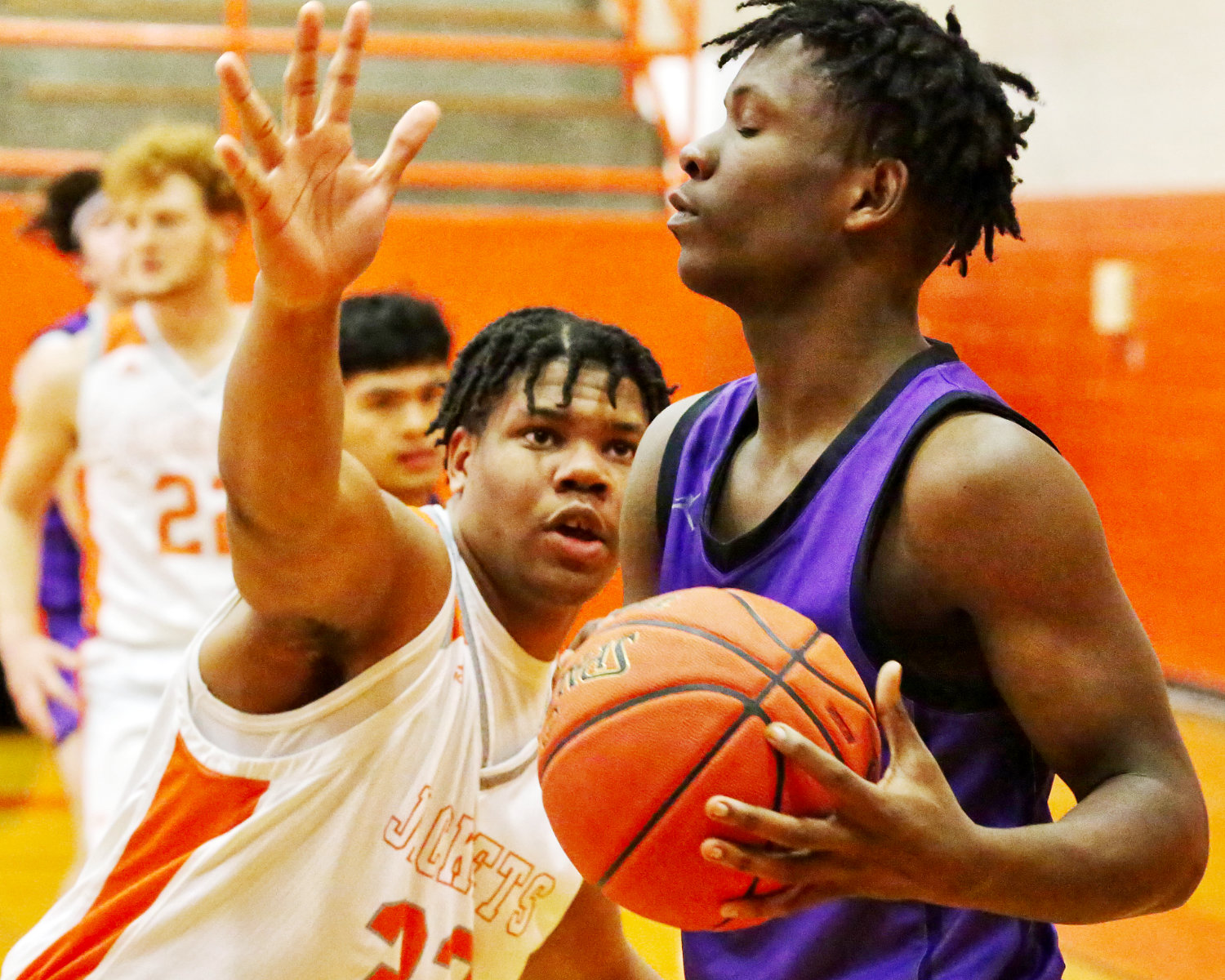 Mineola’s Stephen Ogueri had an excellent game in the paint.